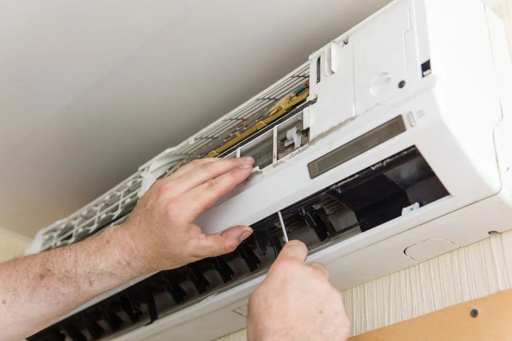 Davies technician at work on the Sunshine Coast